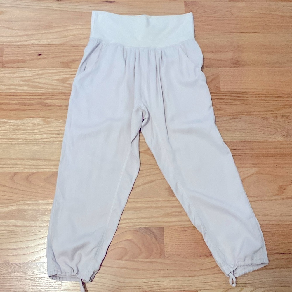 Lululemon Post Power Crop pants Womens Dune Beige Loungewear Yoga activewear 2